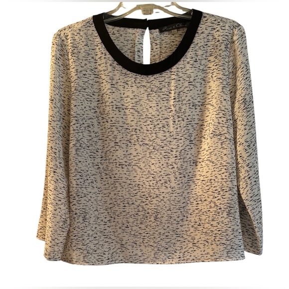 Rose & Olive White and Black Boxy 3/4 Sleeve Blouse - Picture 3 of 9